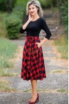Rochie Gabrielle din jerse de bumbac cu fusta in carouri rosii  si cordon detasabil